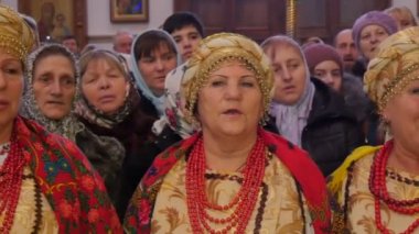 Kutsal Dağlar Lavra Yaşlı Kadınlar Kırmızı Ayılar Noel Songs Dormition Katedrali Ukrayna Noel Singing Are Ulusal Giyim İnsanlar