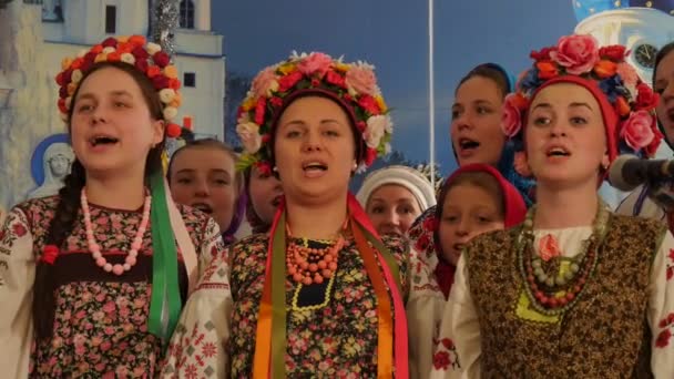 Women Man Kids in National Clothes Cathedral Dormition Holy Mountains Lavra Folk Singing Group Christmas Celebration Singing Christmas Songs Ukraine — Stok Video
