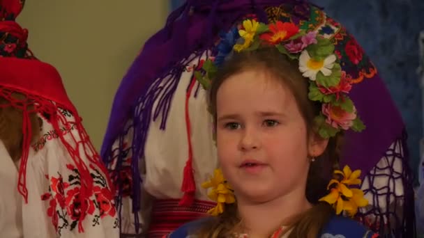 Kid in Wreath Choir Dormition Cathedral Christmas Celebration People in National Clothes at Holy Mountains Lavra Women Are Singing Christmas Songs Ukraine — Stock Video