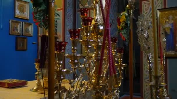 Museu da História do Mosteiro Altar do Mosteiro Masculino de Ouro de São Miguel na Catedral de Mikhailovsky Véspera de Natal Kiev Imagens Ícones Castiçais — Vídeo de Stock