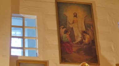 Görüntü kilise Trinity gün hizmet Poltava Ukrayna yedi kubbeli katedral dini görüntüler erkeklerin haleler iki pencere arasında ile Ortodoks Aziz