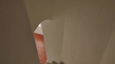 Küçük Oda Yedi Kubbeli Katedral Kutsal Haç Kadın Manastırı Poltava Şehir Kapalı Içinde Bell Tower Beyaz Duvarların Motion Downstairs Dar Koridorlar
