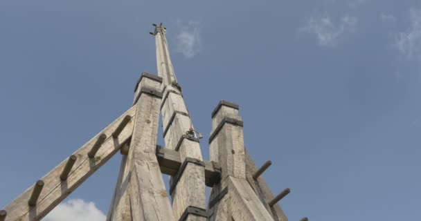 Catapulte pour lancer les pierres, tours de guet, colline de la forteresse, murs de forteresse, murs de Woden, Russ de Kiev, 11 siècle, reconstruction — Video