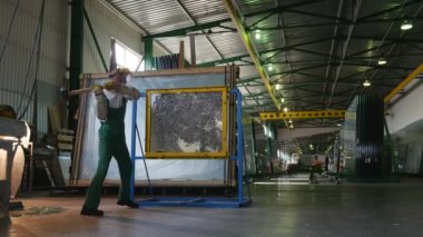 12 mm Vandal Direnç Cam Cam Cam Test Kurşun Geçirmez Cam Cam Üzerinde Çekiç ile Strike Darbeler Dayak Vardır Kırık Crackles değil