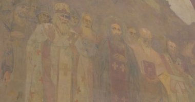 Kievo-Pecherska Kilisesi'nin Babaları Theodosius Pechersky'nin Elleriyle Haç ile Kievo-Pechersky Saints Resimleri Freskler Lavra Girişi