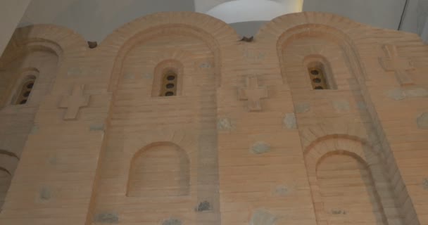 John La Iglesia Bautista Templo separado Dentro de la Catedral de la Asunción de Kiev-Pechersk Lavra Paredes de piedra marrón claro Cuopla Ventanas Panorama — Vídeos de Stock