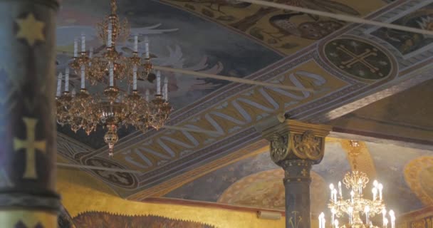 Pintura Fresco Foto Milagrosa Pesca Panorama del interior Refectorio Iglesia de San Antonio y Teodosio Murales en las paredes Lámparas Interior Kiev — Vídeo de stock