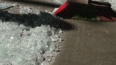 Alt katta temperli cam bir süpürge parçaları temperli ve zırhlı cam pencerelerden için gözlük atölye üretim üretim süpürür