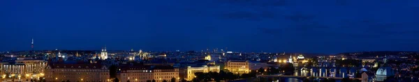 Praga panorama da noite — Fotografia de Stock