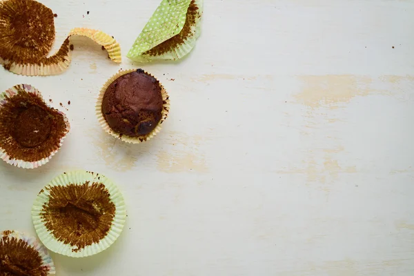 Freshly baked homemade chocolate  muffins on white. Copy space. — Stock Photo, Image