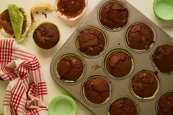 Freshly baked homemade chocolate cup cakes on white table — Stock Photo, Image