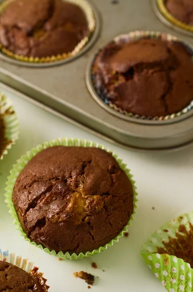 Freshly baked homemade chocolate chip muffins on white table — Stock Photo, Image