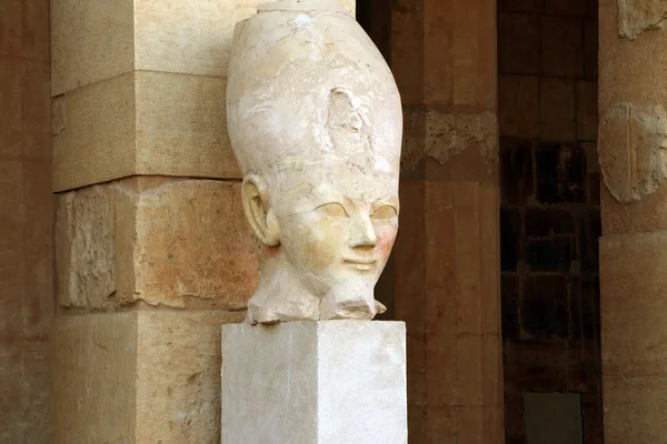 古代エジプトのハトシェプスト女王の神殿柱の詳細 — ストック写真