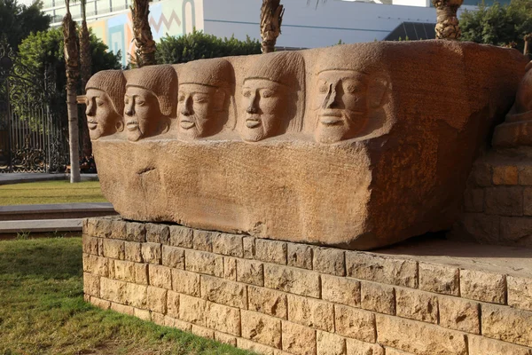 Antiguas esculturas egipcias en el Museo Egipcio de El Cairo —  Fotos de Stock