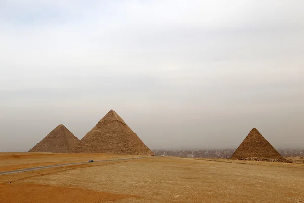 Route vers les pyramides de Gizeh, Egypte — Photo