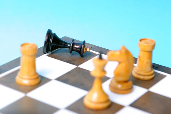 Düşen siyah satranç king