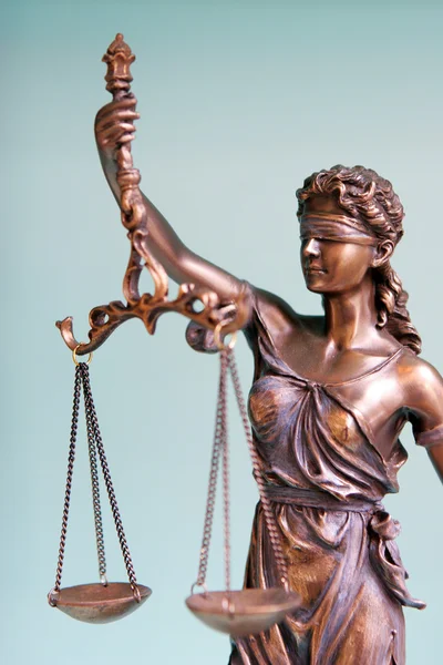 Adalet heykeli görünümünü kapat