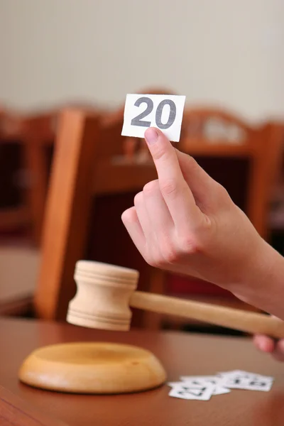 Holding açık artırma kürek ve tokmak