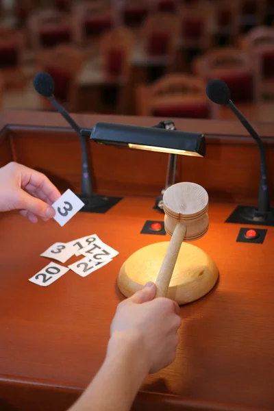 Holding açık artırma kürek ve tokmak