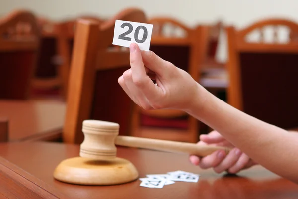 Holding açık artırma kürek ve tokmak