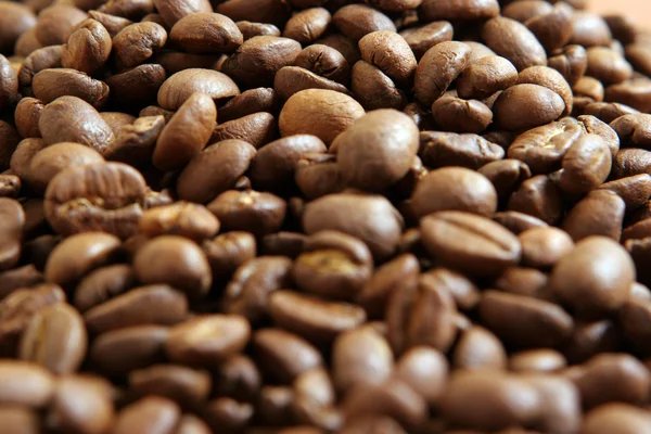Vista de perto de grãos de café torrados — Fotografia de Stock