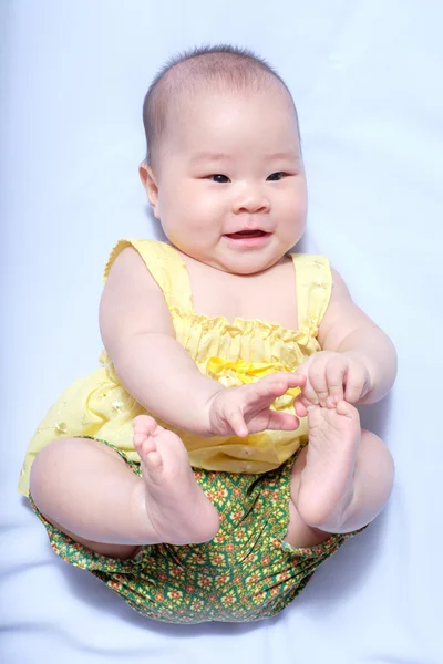 Asiatische Baby Mädchen in traditionellen thailändischen Kleid — Stockfoto