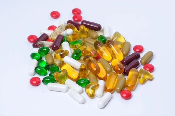 hap vitamin ve beyaz zemin üzerine tıp