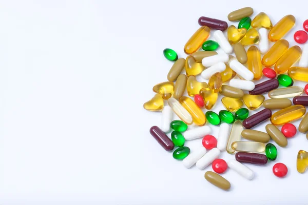 hap vitamin ve beyaz zemin üzerine tıp