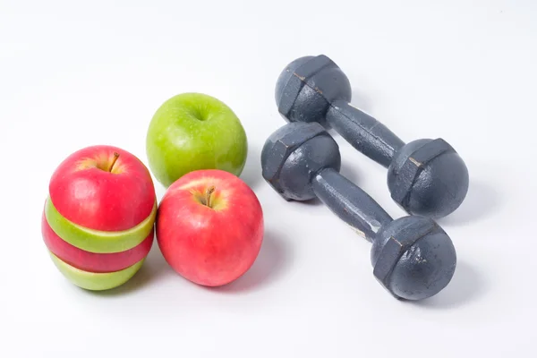 Kırmızı ve yeşil elma dumbbell ile dilim — Stok fotoğraf