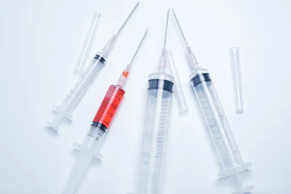 Syringes with red vaccine on white background — Stock Photo, Image