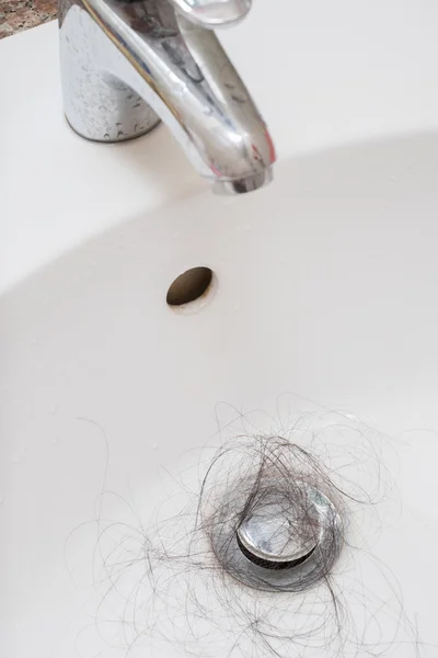 Lavaboda saç dökülmesi problemi