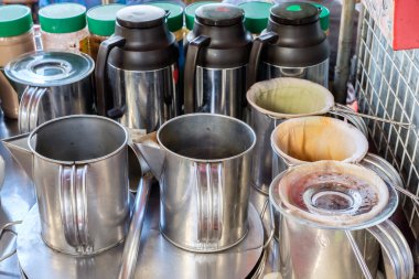 Pazarda Tay kahve ekipmanları