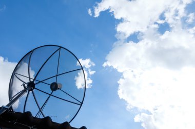 uydu çanağı gökyüzü ve bulut.