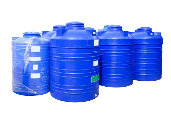 Beyaz arka plan üzerinde izole mavi plastik su tankları.