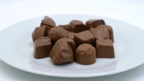 Caramelle Cioccolato Piatto Bianco — Video Stock