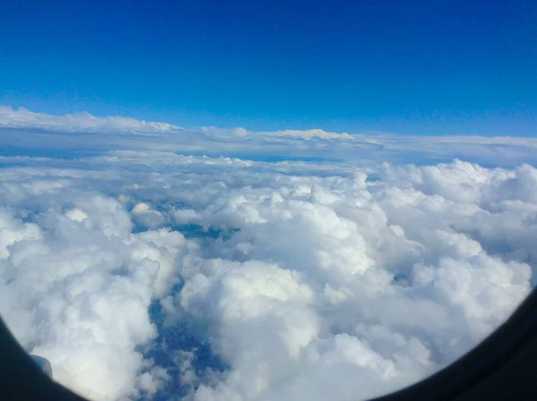 Ciel Bleu Depuis Fenêtre Avion — Photo