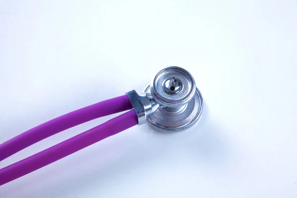 Estetoscopio en mesa blanca con poca profundidad de campo para el concepto de la facultad de medicina —  Fotos de Stock