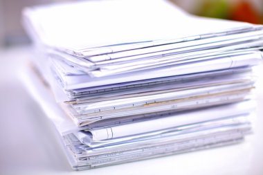 dosya yığını, beyaz arka plan ile dosya klasörü