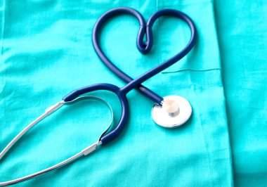 Stetoskop tıbbi kat arka plan üzerinde