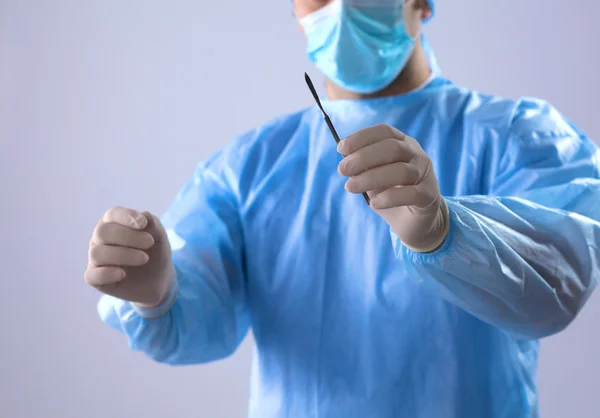 Kirurg i enhetlig närbild redo att kliva — Stockfoto
