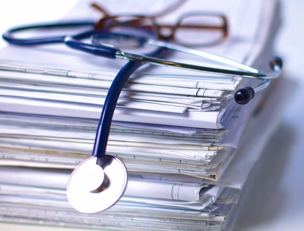 Kağıt destesini üzerinde sağlık stetoskop