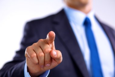 işadamı parmağını hedefe işaret.