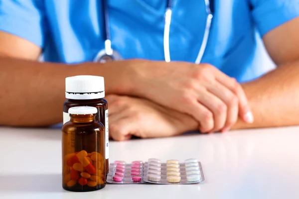 Hands of the doctor and pills closeup — Stock Photo, Image