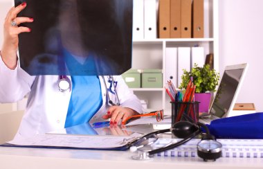 ofiste masasında doktor karısı