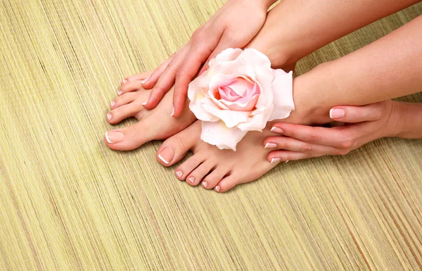 Pedicure on legs and beautiful manicure on hands closeup — Stock Photo, Image