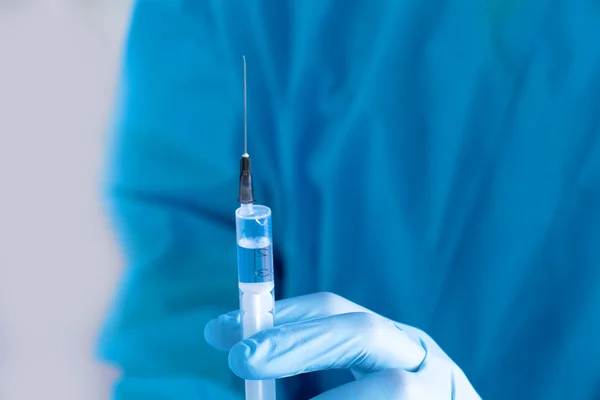 Syringe in the hands of the doctor, close-up — Stock Photo, Image