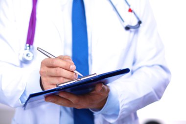 ofiste genç bir doktor bir giriş yapar