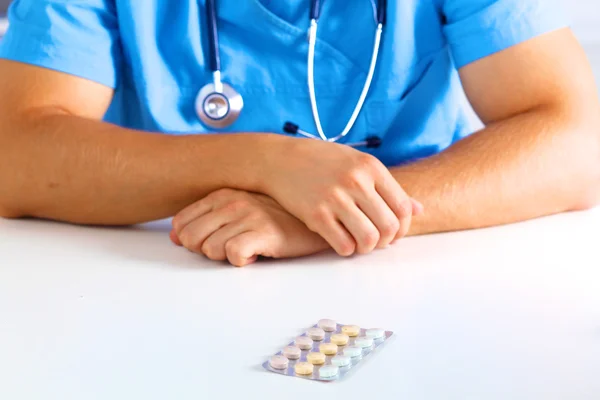 Hands of the doctor and pills closeup — Stock Photo, Image