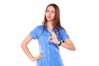 genç kız üzerinde beyaz bir arka plan ayakta