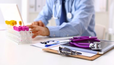 Masada oturan ve hastalar roentgen seyir tıp doktoru